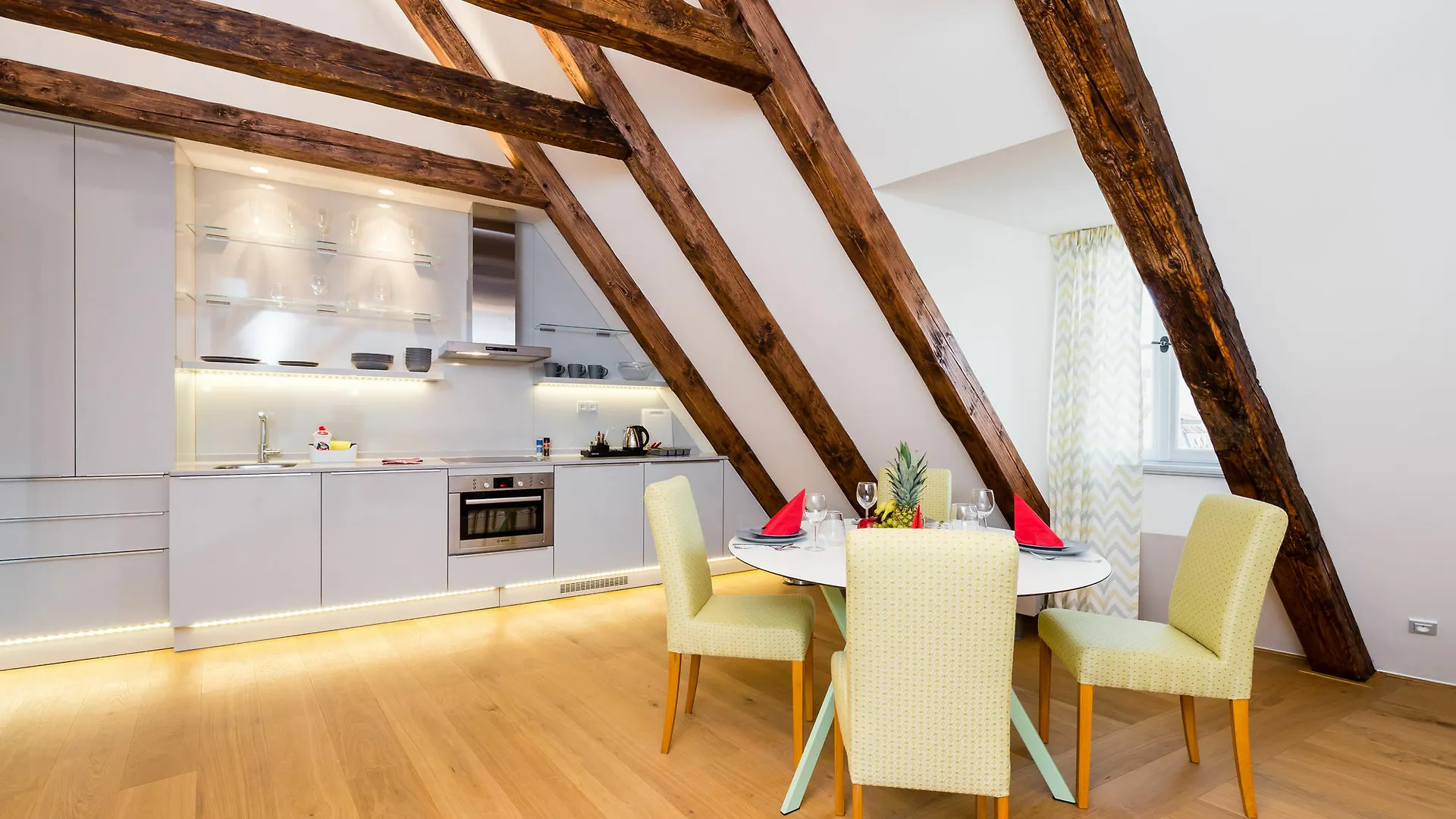 Old Royal Post Boutique Hotel & Premium Suites Prague 5*,