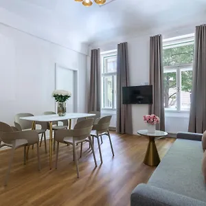 Encore Boutique By Dwellfort **** Prag