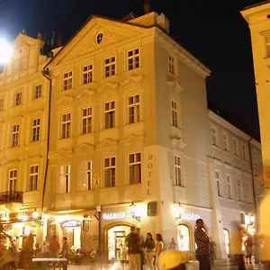Lägenhetshotell Old Town Square By Emblem