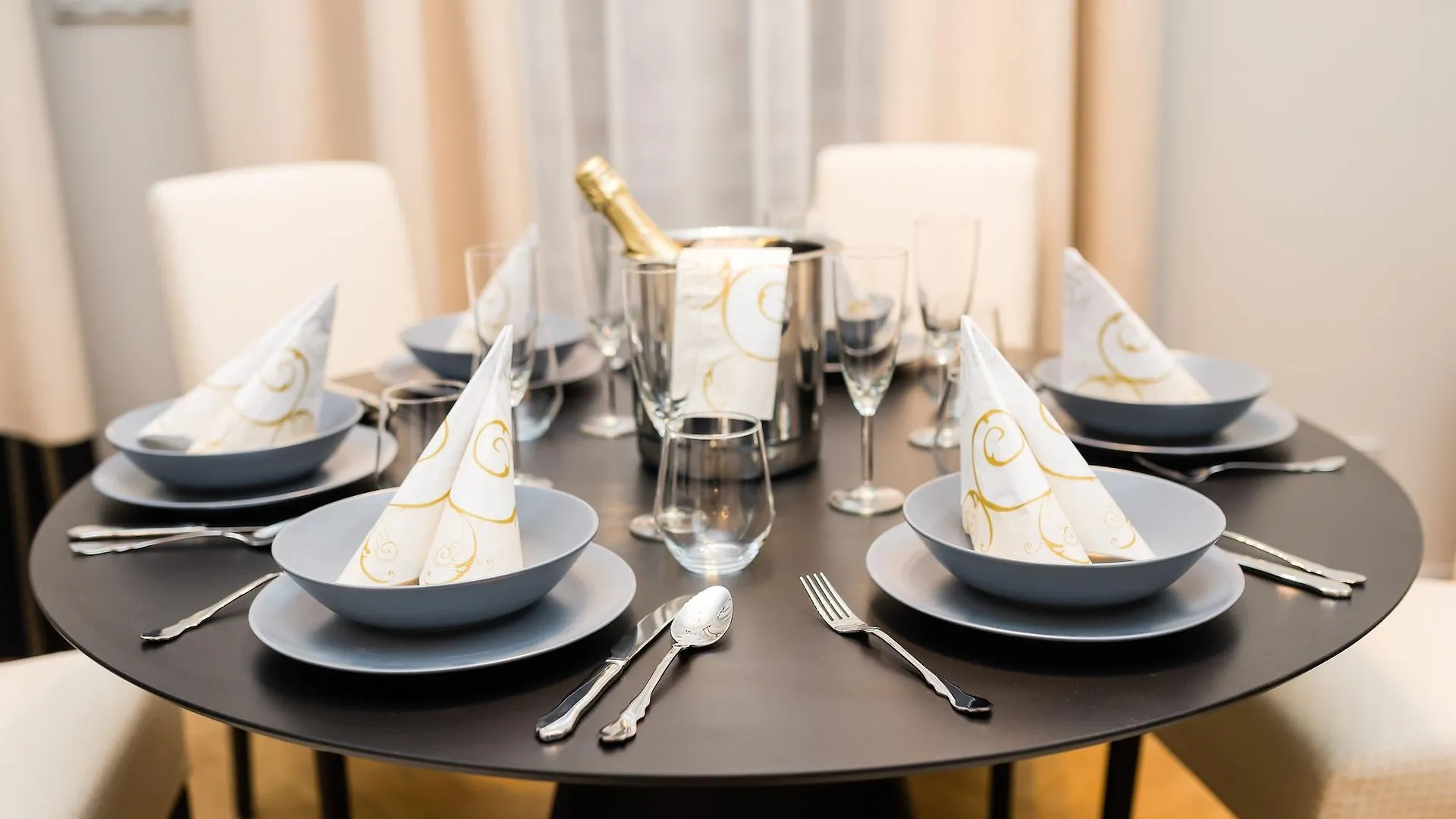 Old Royal Post Boutique Hotel & Premium Suites Prag