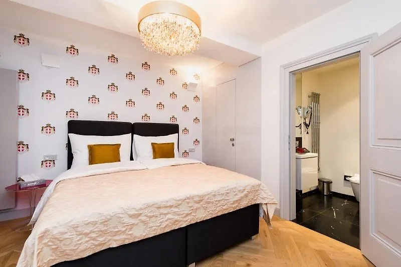 Old Royal Post Boutique Hotel & Premium Suites Prag 5*,  Tjeckien