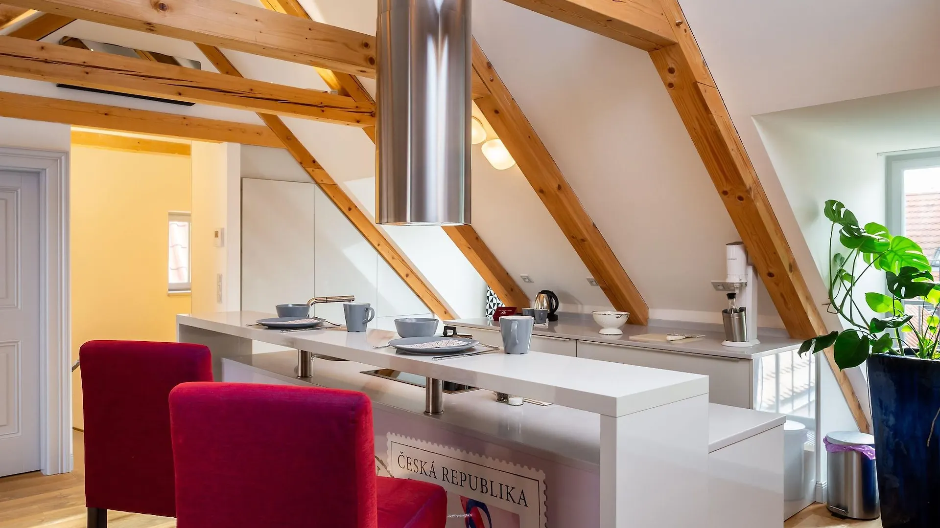 Old Royal Post Boutique Hotel & Premium Suites Praha 5*,